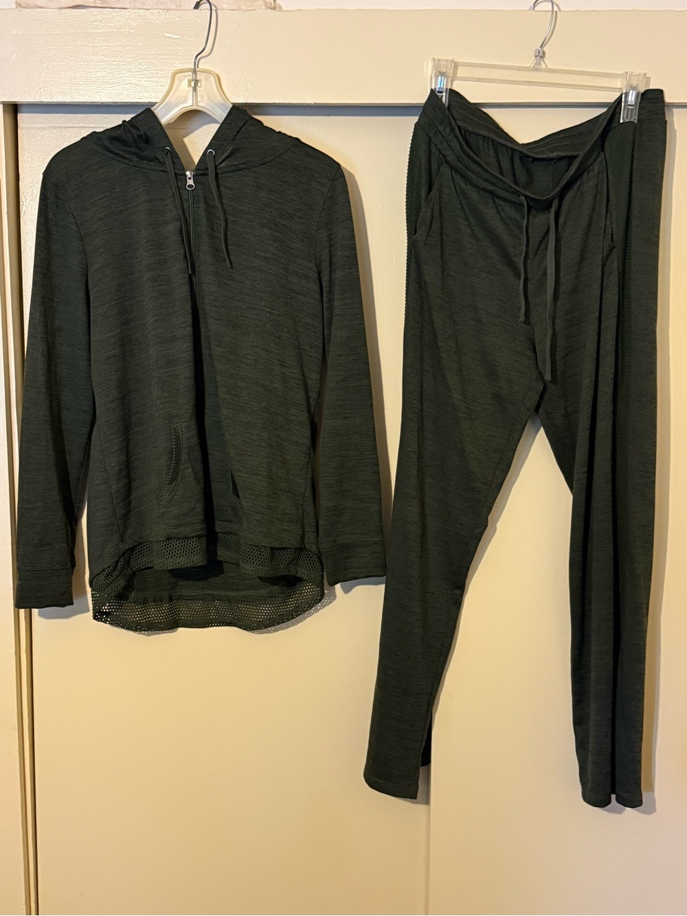 St. John’s Bay Dark Green Hooded Zip Hoodie & Legging Set